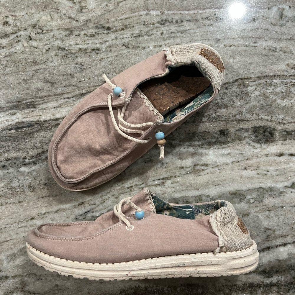 Hey dudes women size 8 shoes